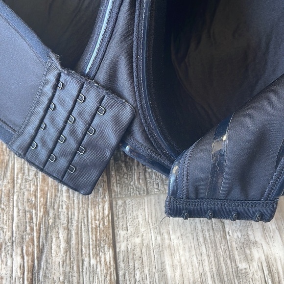 VANITY FAIR BLACK UNDERWIRE BRA, 38D - Picture 8 of 16